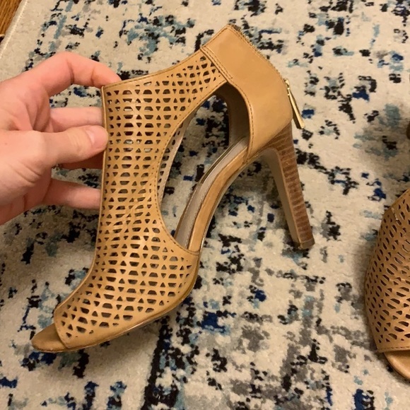 Gorgeous Leather Heels 6.5 - Picture 2 of 5